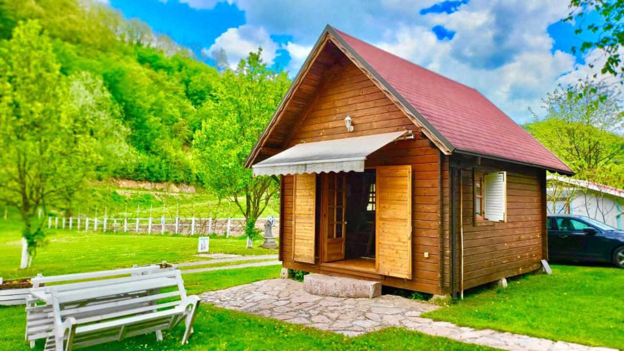 Una Kamp Hotell Bosanska Krupa Exteriör bild