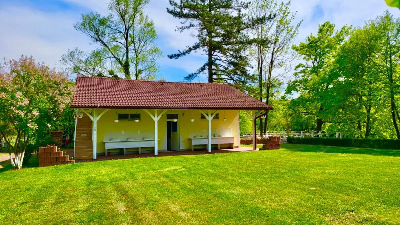 Una Kamp Hotell Bosanska Krupa Exteriör bild